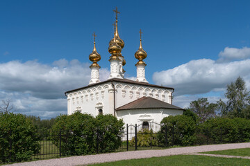 Fototapeta na wymiar View of the Church of the Entrance of the Lord to Jerusalem (Entrance-Jerusalem Church) on a sunny summer day, Suzdal, Vladimir region, Russia
