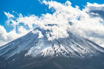 雲湧く富士山の山頂【山梨県・富士河口湖町】　
The summit of Mt. Fuji with clouds