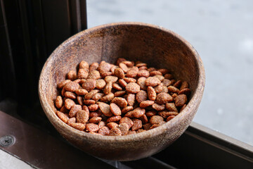Cat dry food with wood bowl