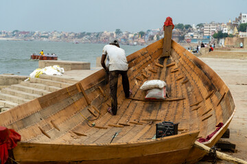 India Varanasi gath, shipwright builds a typical boat along the banks of the river Ganges