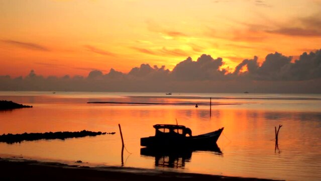 Natural view of the sunrise on the beach