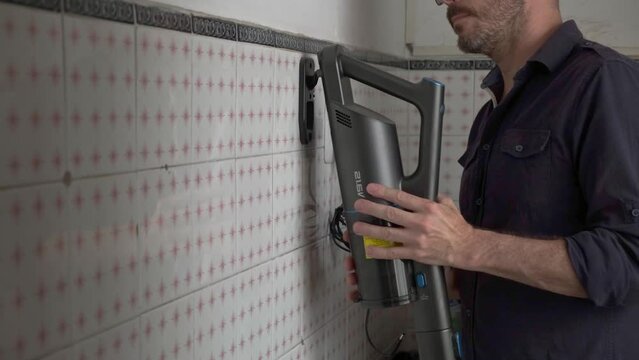 Connecting the electrical cord of the appliance to the European wall socket
