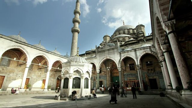 yeni cami mosque in istanbul, turkey