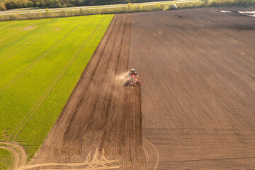 Obraz premium Drone photography of agricultural machinery working in cultivated field