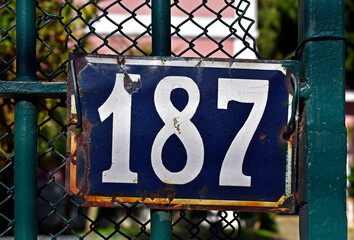 Street sign number 187 on a green grid
