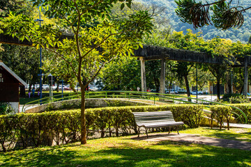 Bancos de jardins e praças pelo mundo