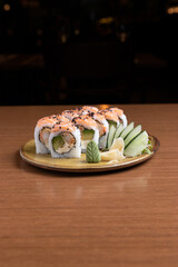 Sushi, comida asiatica en restaurante peruano