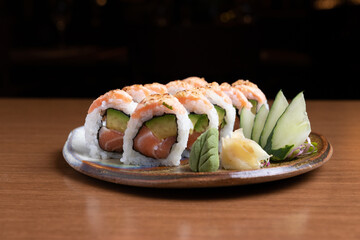 Sushi, comida asiatica en restaurante peruano