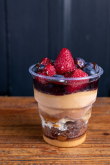 Sundae, postre, frutos rojos,helado, dulce crocante