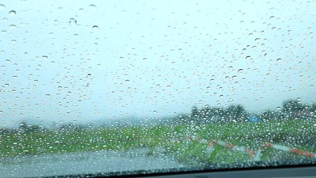 雨の日の自動車運転　車載動画　スロー