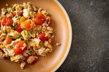 stir-fried tomatoes with egg on plate