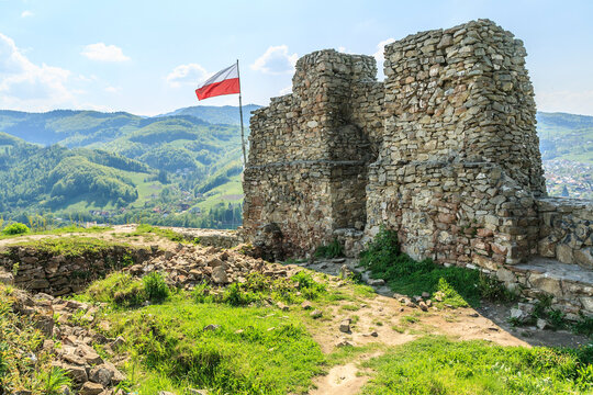 Ruins of the medieval castle in Rytro near Piwniczna-Zdr&oacute;j in Beskid Sadecki, Poland