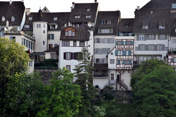 Fototapeta na wymiar Häuser am Rheinufer in Basel