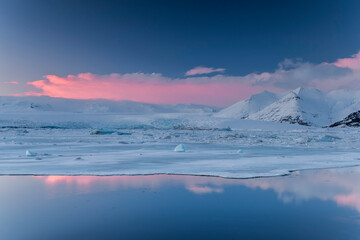 Sunset at Jökulsárlón lake in winter