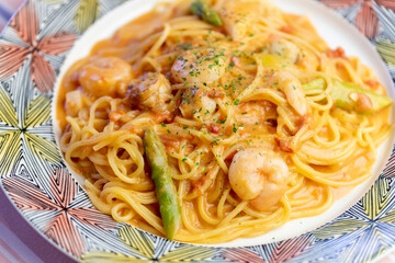 エビとホタテのトマトクリームパスタ