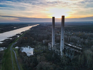 Obraz premium Lost Place, Vogelsang power station, on the Oder river, border between Germany and Poland.