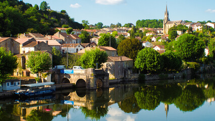 Vue en large du village de Fumel, dans le Lot-et-Garonne © Anthony