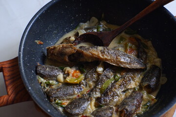 A pan of mangut lele 