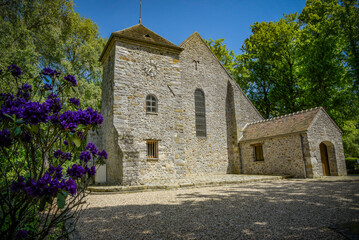 Fototapeta na wymiar view on the church of the village of Villiers en Biere in Seine et Marne