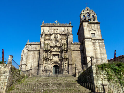 Vista de la fachada oeste de la Bas&iacute;lica de Santa Mar&iacute;a la Mayor (siglo XVI). Pontevedra, Galicia, Espa&ntilde;a.