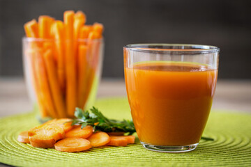 fresh carrot juice and slices of carrots.