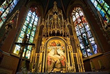 Fototapeta na wymiar altar de iglesia en cracovia