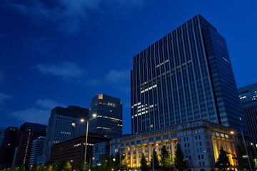 Naklejka premium 夜の皇居前