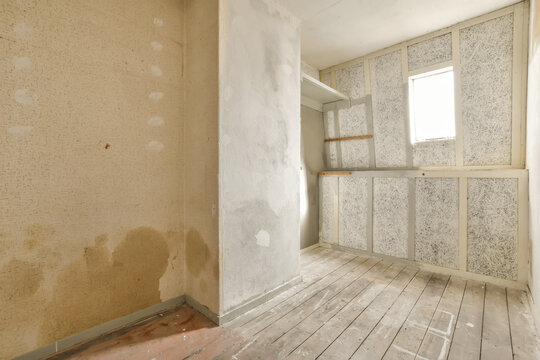 an unfinished room with wood flooring and wallpapers on the walls, in need of renovation or reurrectionment