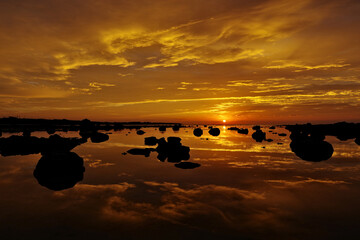 沖縄県小浜島　細崎の海人公園から撮影した朝焼け