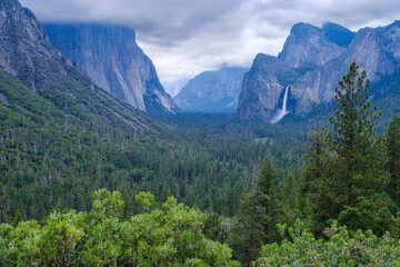 Fototapeta premium El Capitan, Half Dome, and Bridalveil Fall