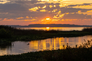 Obraz premium sunset over the lake