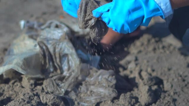 he pik the garbage in juhu beach closeup view in mumbai