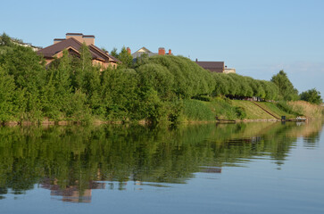 Obraz premium На берегу очень тихой реки