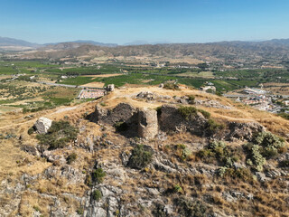 Obraz premium vista de los restos del antiguo castillo del municipio de Cártama en la provincia de Málaga, Andalucía