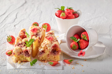 Sweet and tasty strawberry cake made of fresh strawberries.
