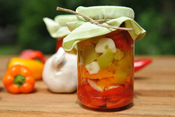 ernte, pflanze, baum, jahreszeit, natur, garten, einweckgkas, food, nachhaltigkeit, regionlalität, landwirtschaft, bauern, birne, plaume, gurke, bohnenkraut