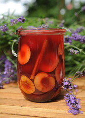 ernte, pflanze, baum, jahreszeit, natur, garten, einweckgkas, food, nachhaltigkeit, regionlalität, landwirtschaft, bauern, birne, plaume, gurke, bohnenkraut