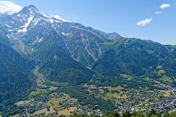 Paysage de montagne en &eacute;t&eacute;