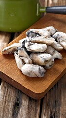 Sensory Delight: Exquisite Close-Up of Fresh Raw Oysters in Shell, Captured in 4K Resolution