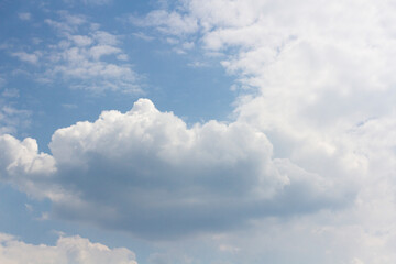 Clouds on the blue sky | Chmury na błękitnym niebie