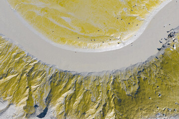 Traces of tidal channels and seawater escaping
