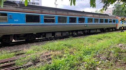 Obraz premium train on the railway in the countryside