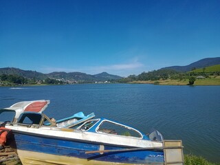 Fototapeta premium boats on the lake
