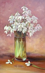 весенние цветы в стакане на столе