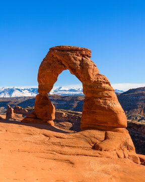 Landscape photograph of Delicate Arch in Arches National Park, Utah.