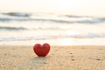 ビーチとハートの置物
