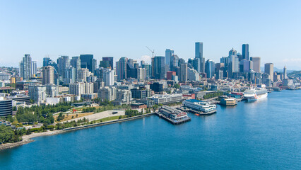 Fototapeta na wymiar The Seattle, Washington waterfront skyline on a sunny day in June