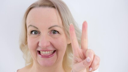 woman spreads her fingers 1 2 3 4 5 on palm of her hand show the score at the says wow smile tenderness beauty 