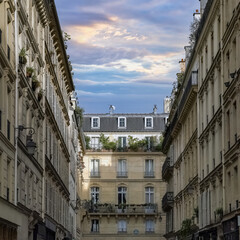 Fototapeta na wymiar Paris, beautiful buildings, in the Marais, in the historic center 