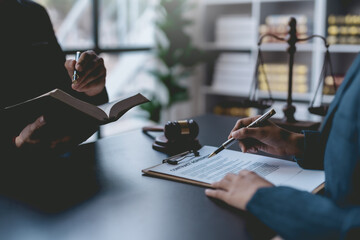 Legal execution department makes an appointment with the customer to sign a mediation agreement to pay the debt. Lawyer discuss the contract document. Treaty of the law. Sign a contract business.